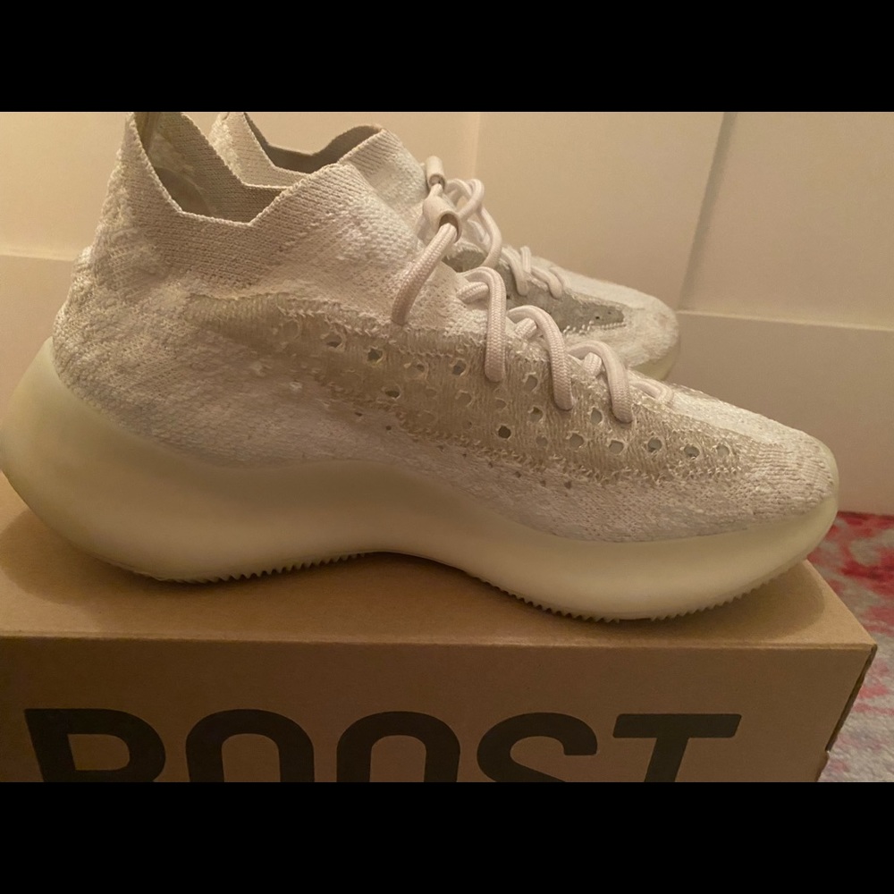 Authentic Yeezy 380 boost calcite glow mens 6.5 authentic!! - Picture 5 of 8